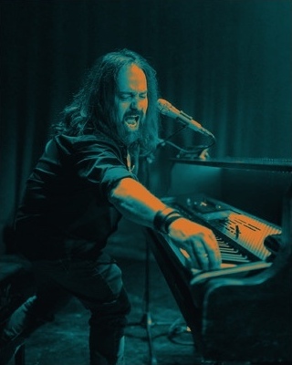 Vernon Roop, Vocals / Keyboards